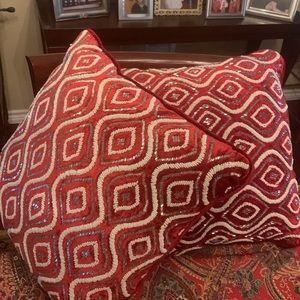 Bundle of 2 large decorative square pillows. Excellent new like condition.